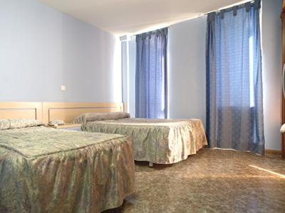Hostal Xarau Cerdanyola del Valles Szoba fotó
