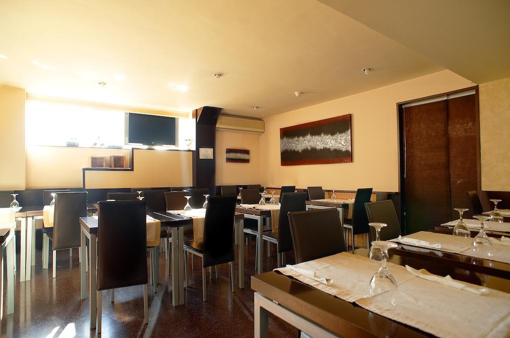 Hostal Xarau Cerdanyola del Valles Kültér fotó