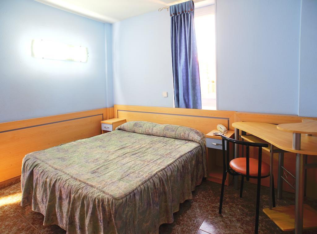 Hostal Xarau Cerdanyola del Valles Szoba fotó
