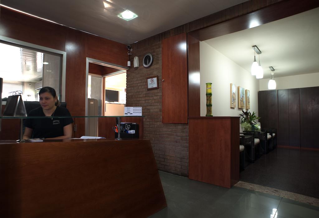 Hostal Xarau Cerdanyola del Valles Kültér fotó